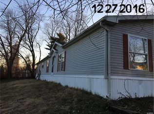 708 4th St, Highland, IL 62249