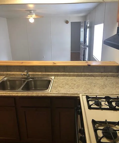 466 Richardson Dr — Photo 5