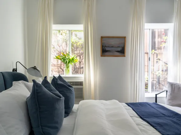 Beachwood Tower, 1975 N Beachwood Dr APT 111, Los Angeles, CA 90068