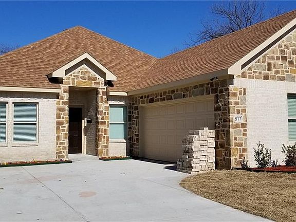 2nd image of 817 Lexington Dr