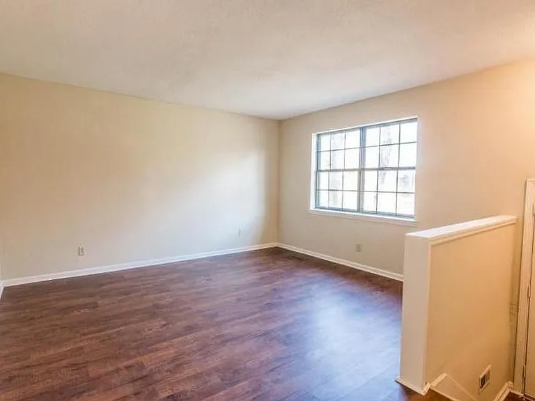 308 Crisman St — Photo 3