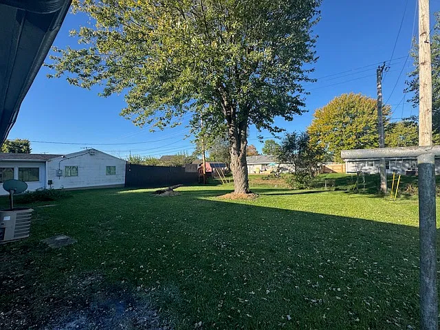 3 bed, 864 sqft, $999 — Photo 4