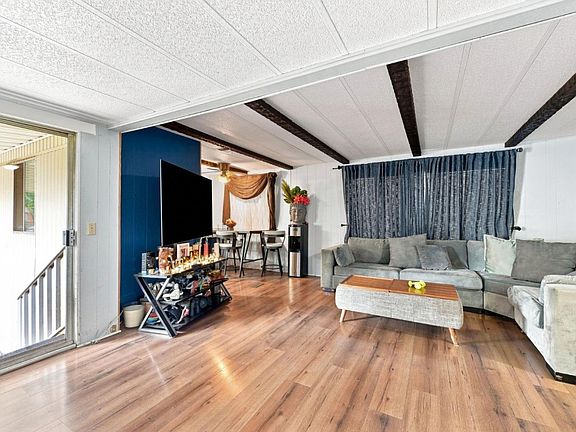 5th image of 402 Los Encinos Ave #402