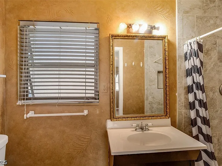 806 Entrada Dr N — Photo 15