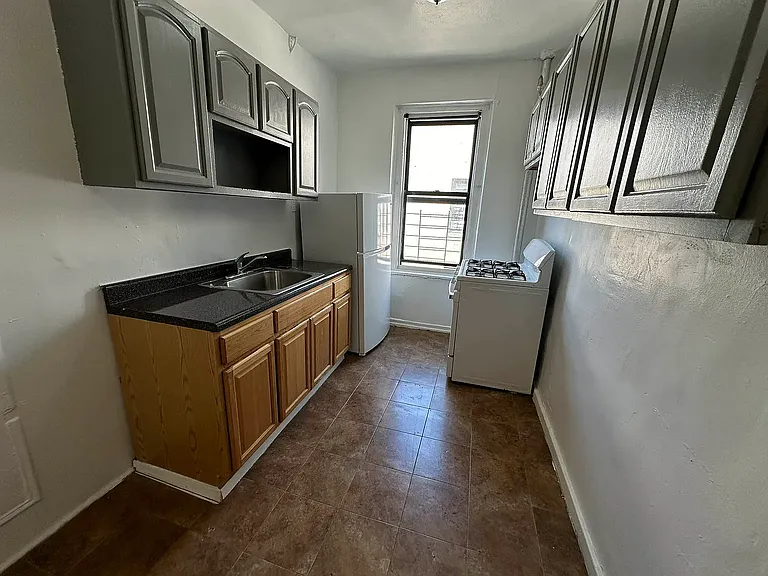 2090 Grand Concourse #B23 — Photo 1