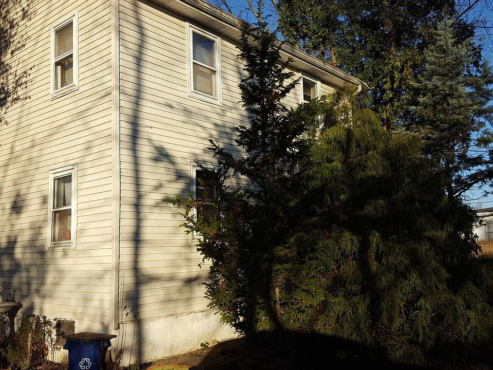 2nd image of 3 Lloyd Ave