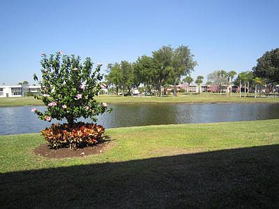 Beautiful Long Lake & Golf Course View