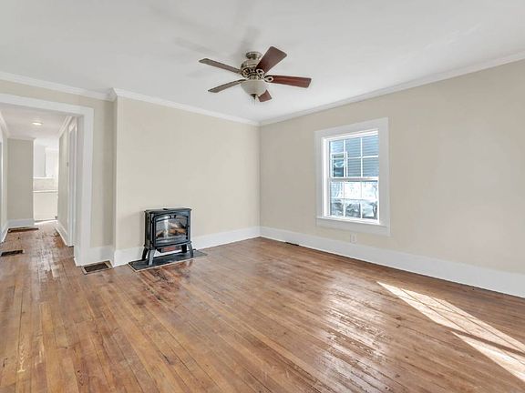 5th image of 4 Walnut St Unit A