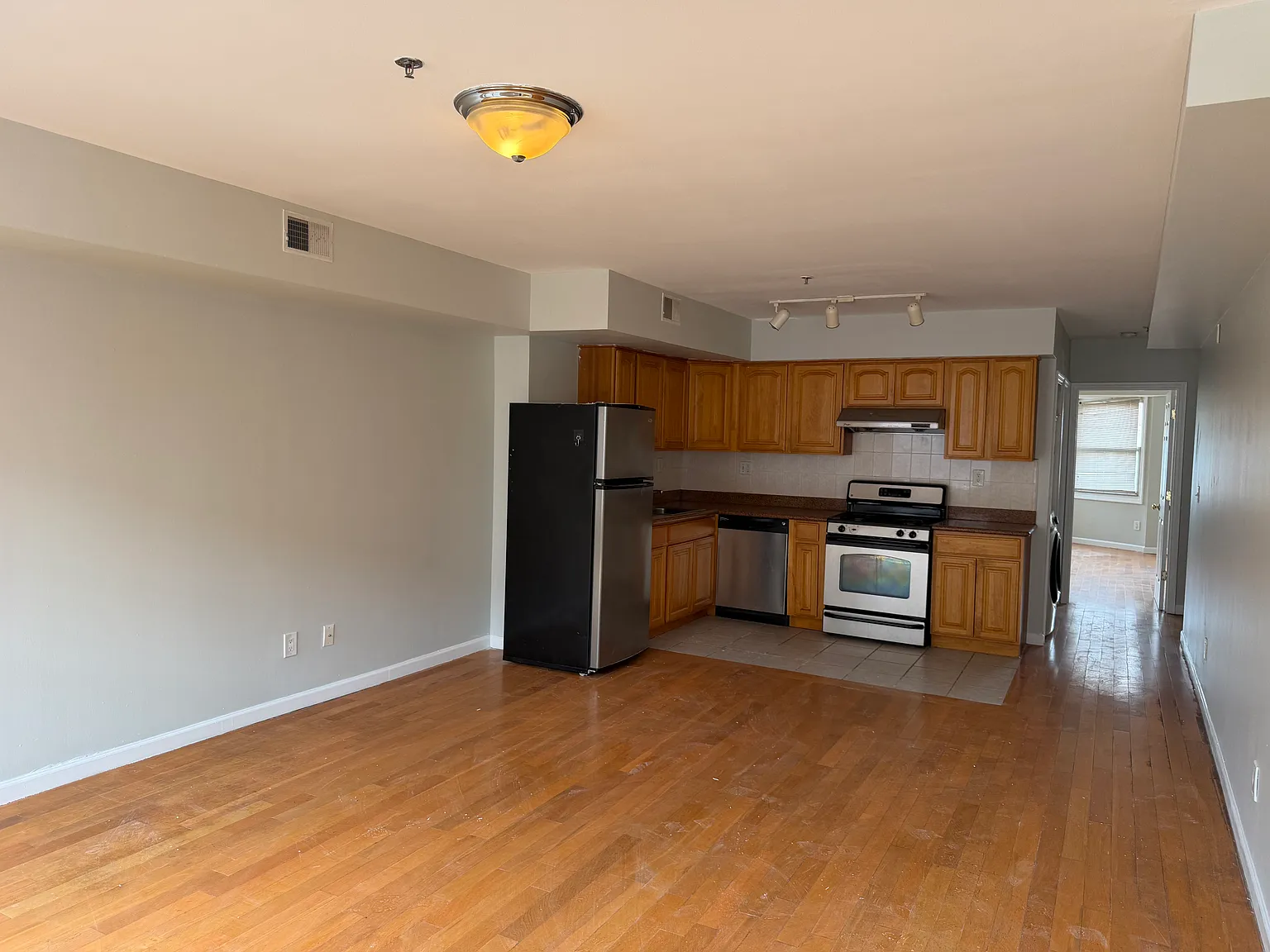 3 bed, 3.5 bath, 1779 sqft, $3,000 — Photo 3