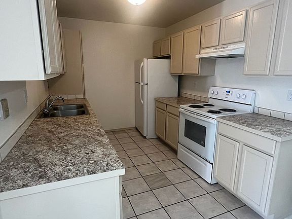 3rd image of 1577 D St APT 13