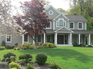 39 Wayne Ct, Northport, NY 11768