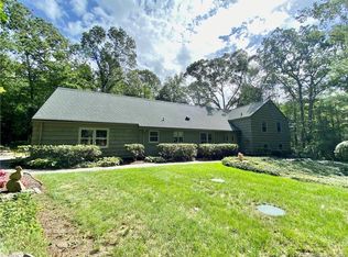 11 Pine Rdg, Woodbridge, CT 06525