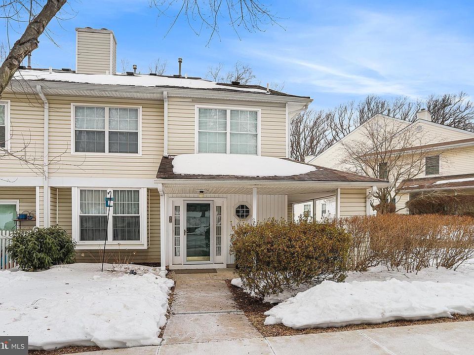 1st image of 73 Bayberry Ct #73