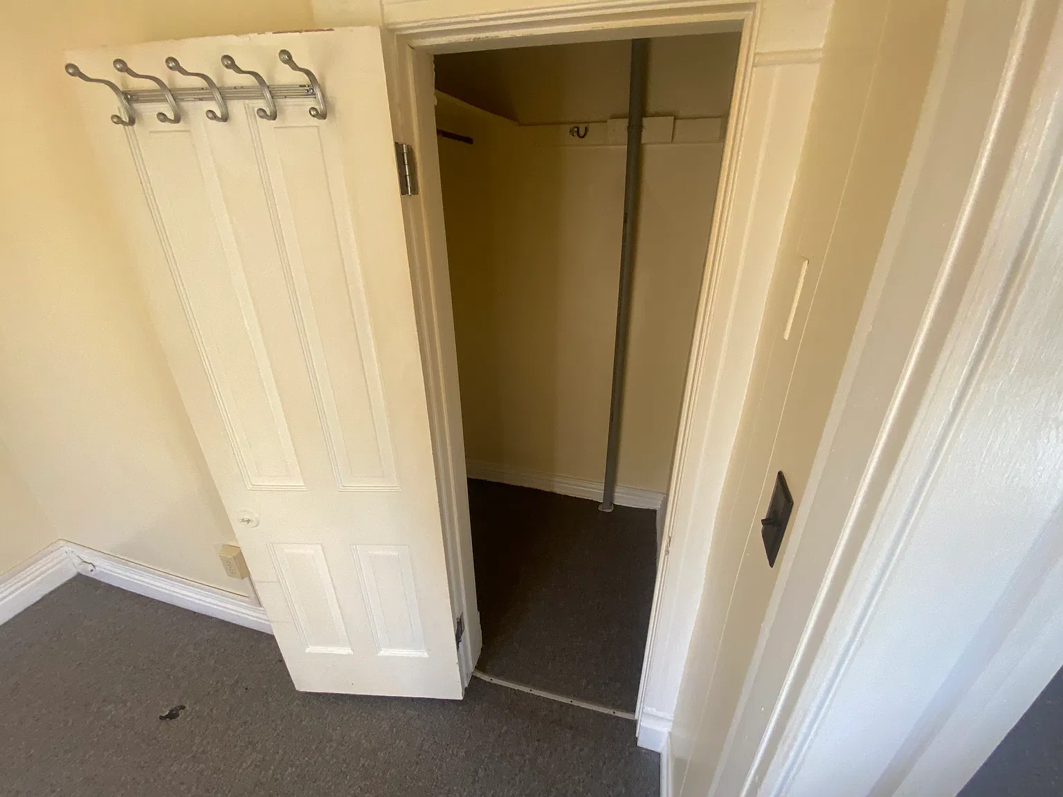 1 bed, 750 sqft, $1,100 — Photo 3
