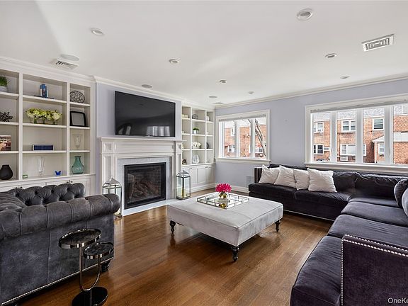 3rd image of 15496 Riverside Drive