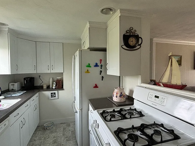 76 Bayberry Rd — Photo 3