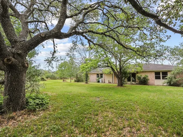 9342 White Creek Rd, College Station, TX 77845