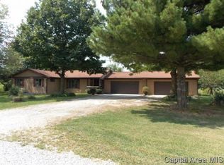 29976 Red Oak Ln, Girard, IL 62640