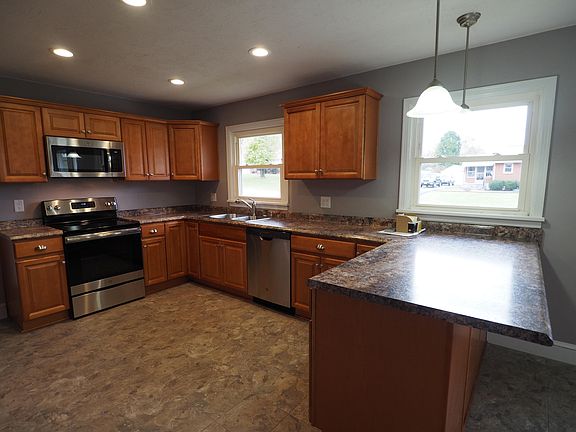 3rd image of 103 Parkway Ln