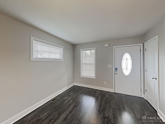 4th image of 487 Medallion Cir