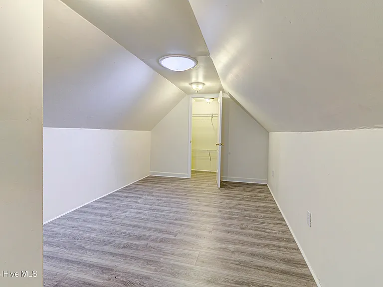 613 Clarendon Ave — Photo 47