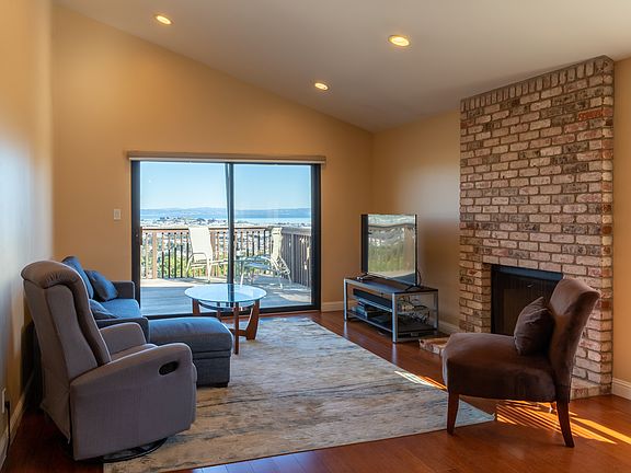 3rd image of 157 Valleyview Way