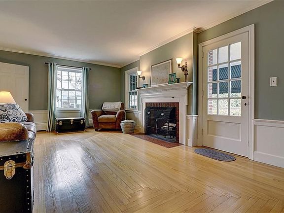5th image of 178 Greenwood Ave