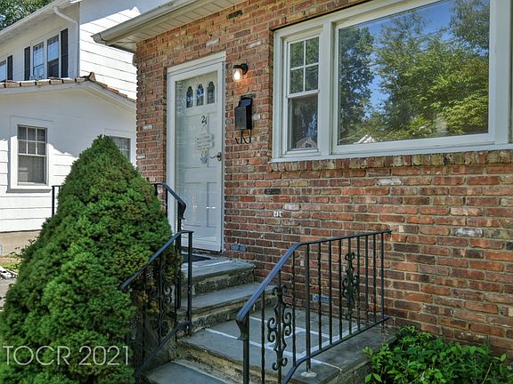 2nd image of 21 Roosevelt Ave
