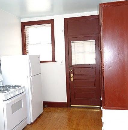 5th image of 2911 N Albany Ave APT 2