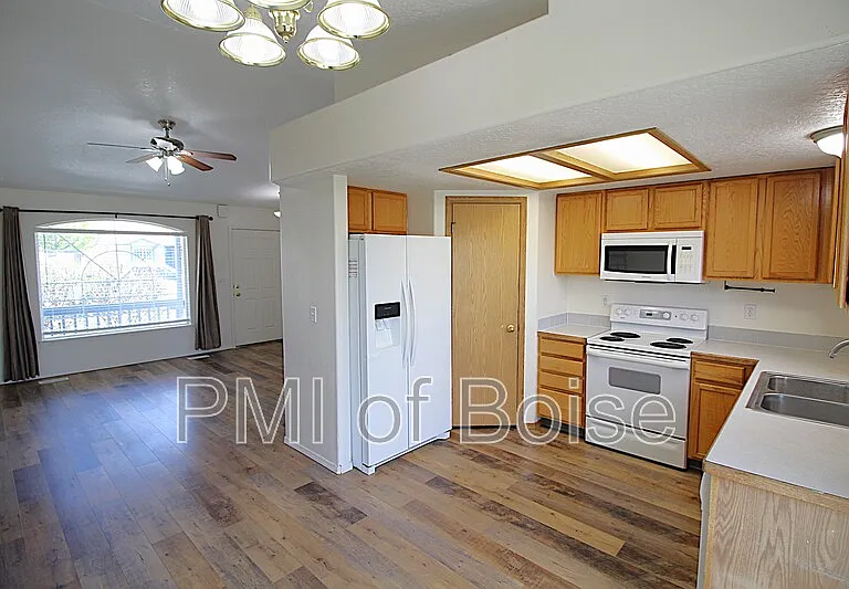 521 Stony Meadow Dr — Photo 5