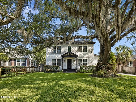3rd image of 2564 PINERIDGE Road