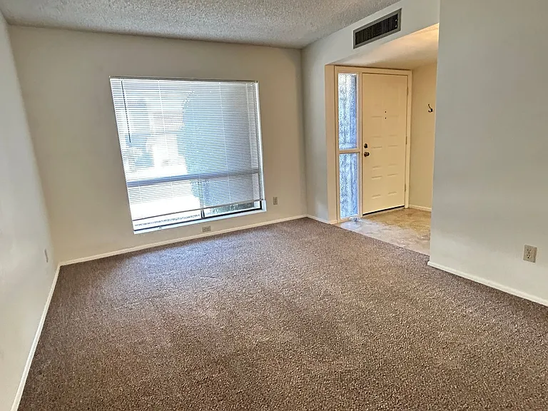 1032 E Villa Maria Dr — Photo 4