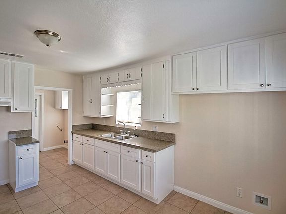 3rd image of 4611 Live Oak St