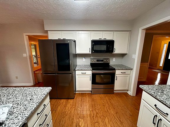 4th image of 1716 Scenic Valley Ln