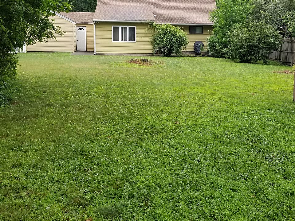 2nd image of 70 Knollwood Dr