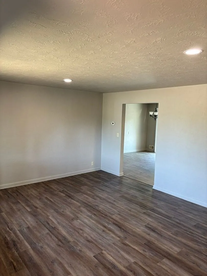 End of Summer Special $500 off first month rent — Photo 3