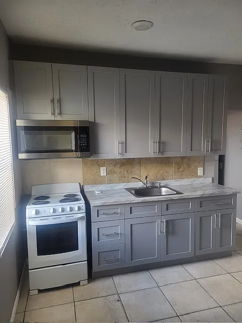 1639 NW 3rd St #7