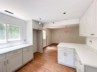 53 E Cross Rd, Stamford, CT 06907