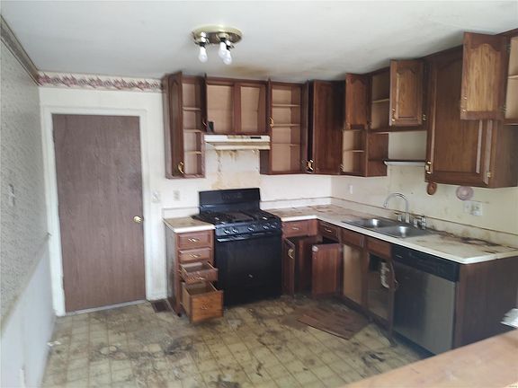 3rd image of 2214 Riverwood Trails Dr