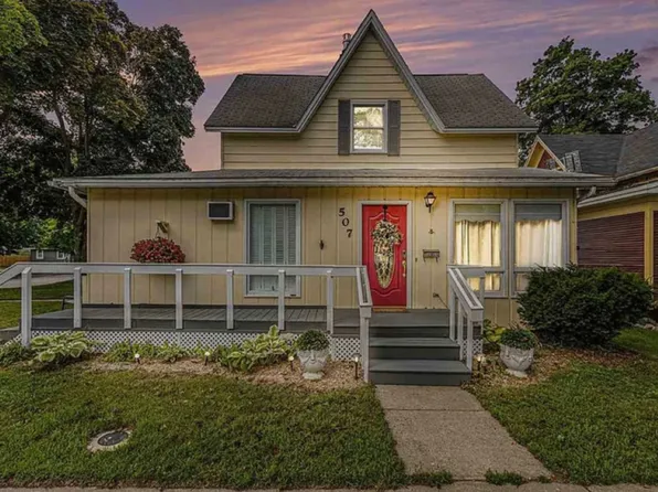507 State St, Charlevoix, MI 49720