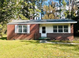 207 E Rockingham Rd, Maxton, NC 28364