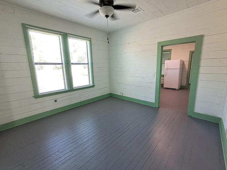 Dining Room (middle room)