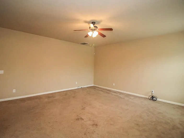 2733 Huntcliffe Dr — Photo 12