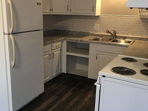 2nd image of 3107 Schuetzen Ln APT 1
