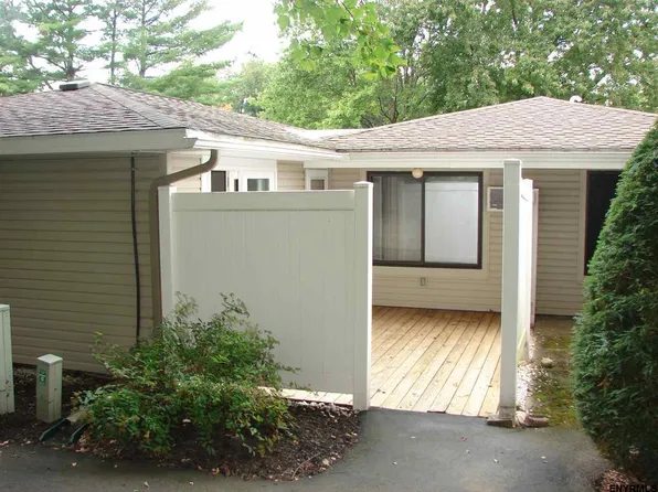 40 Donna Lynn Dr, East Greenbush, NY 12061
