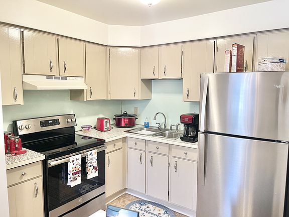 5th image of 35 E Boundary Ave APT 5