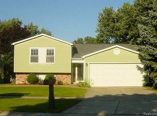 24882 Highlands Dr, Novi, MI 48375