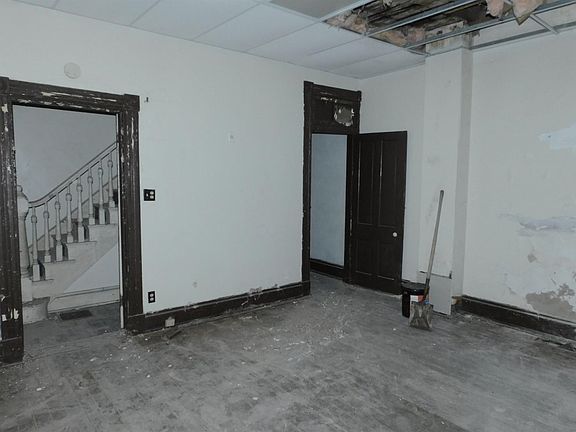 3rd image of 4014 Glenway Ave