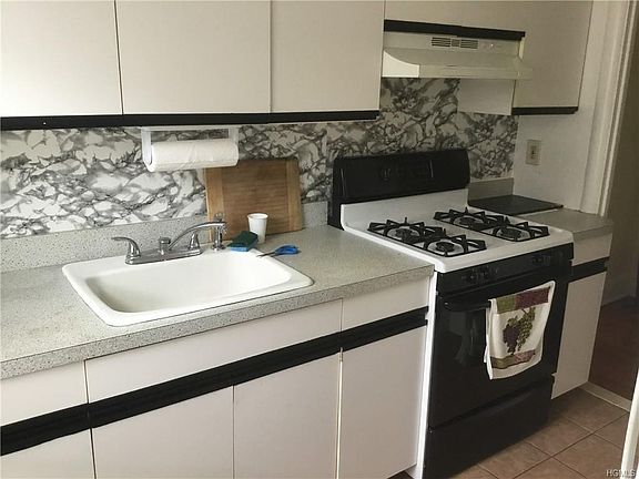 3rd image of 6 Bayley Ave APT 2