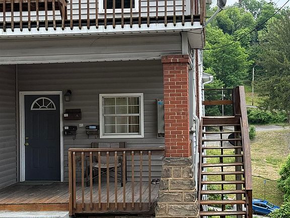 4th image of 704 Willey St